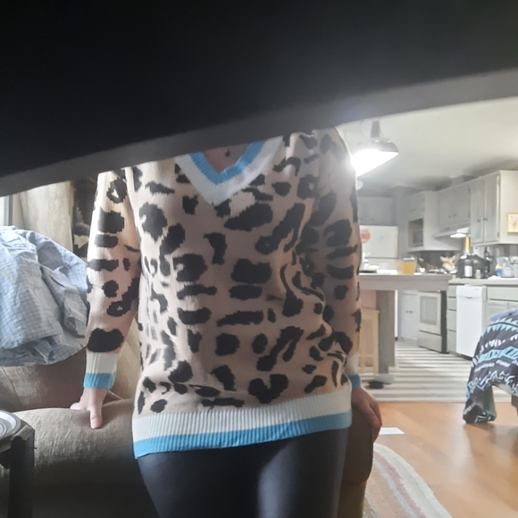 animal 1left print  sweater - Picture 5 of 9